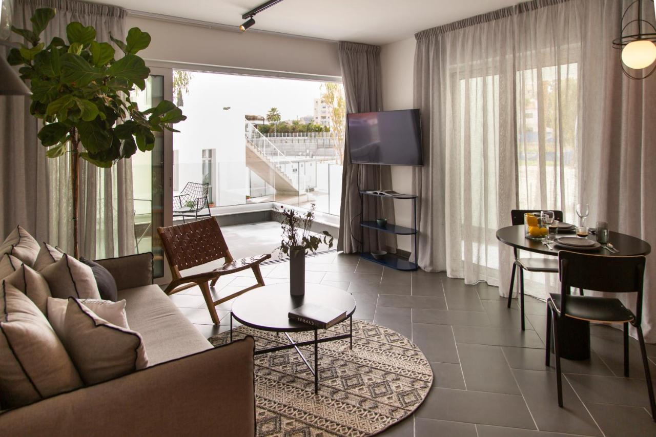 Liv Urban Suites ラルナカ エクステリア 写真