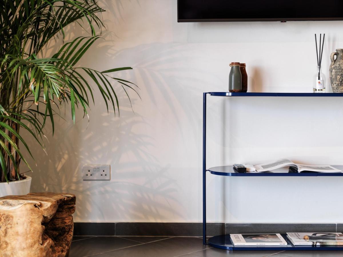 Liv Urban Suites ラルナカ エクステリア 写真