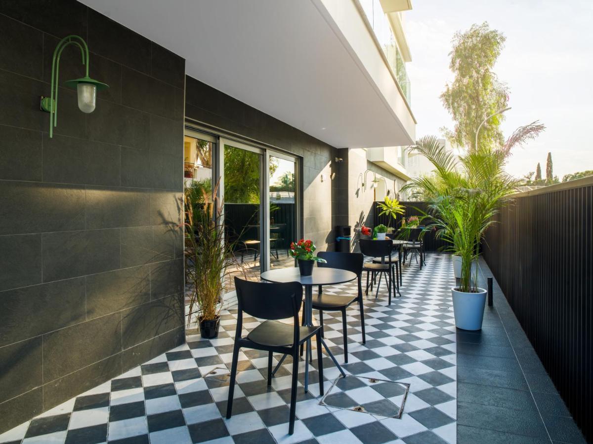 Liv Urban Suites ラルナカ エクステリア 写真