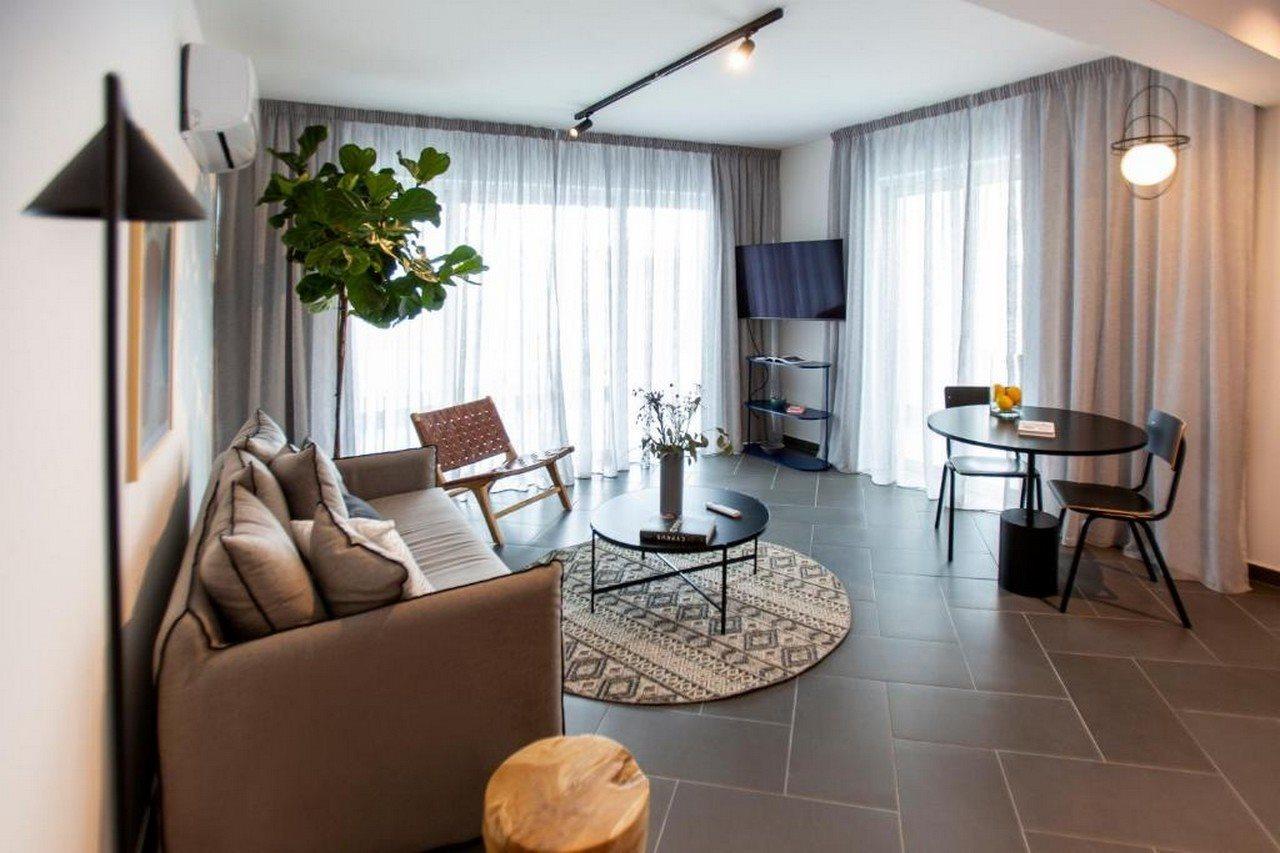 Liv Urban Suites ラルナカ エクステリア 写真